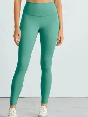 Everlane Perform Leggings Regular sz Large 25” inseam